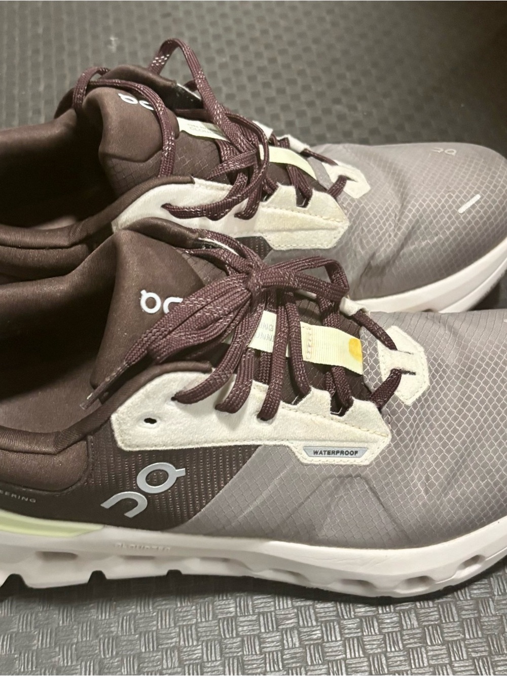 On Running Men's Athletic Shoes - Maroon and Gray